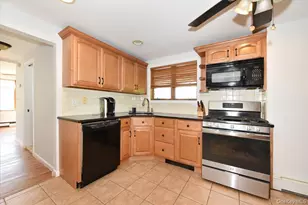 35 Montauk Dr, Bay Shore, NY 11706 - Photo 14