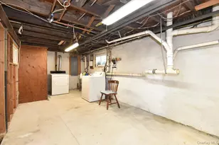 35 Montauk Dr, Bay Shore, NY 11706 - Photo 22