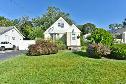 35 Montauk Drive, Bay Shore, NY 11706 - Photo 1