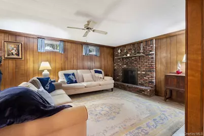 144 Nassau Avenue, West Babylon, NY 11704 - Photo 14