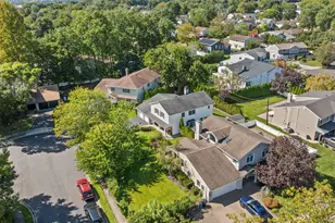 89 Brook Ct S, New Hyde Park, NY 11040 - Photo 36