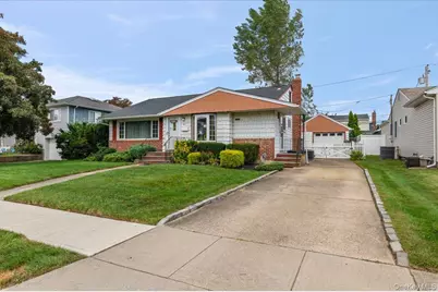 41 Cornell Lane, Hicksville, NY 11801 - Photo 2
