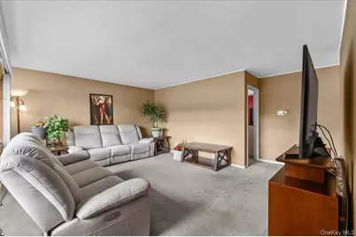 41 Cornell Lane, Hicksville, NY 11801 - Photo 4