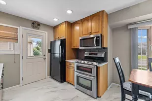 41 Cornell Ln, Hicksville, NY 11801 - Photo 10