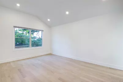 48 N Linwood #B, Port Washington, NY 11050 - Photo 14