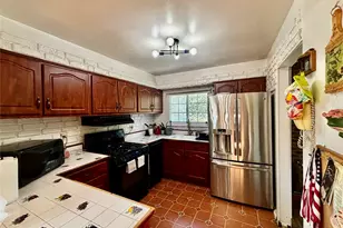 254-40 Craft Ave, Rosedale, NY 11422 - Photo 4