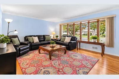 45 Berkshire Road, Hicksville, NY 11801 - Photo 6