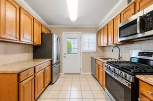 45 Berkshire Rd, Hicksville, NY 11801 - Photo 8