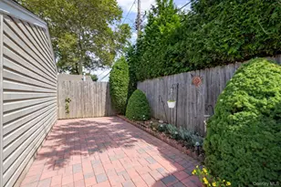 45 Berkshire Rd, Hicksville, NY 11801 - Photo 22