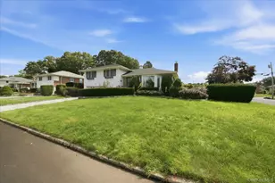 2 Goldfield St, Melville, NY 11747 - Photo 2