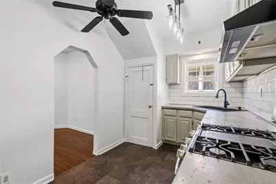 120 S High Street, Lindenhurst, NY 11757 - Photo 16