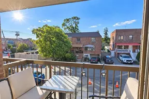 61-12 69th St, Middle Village, NY 11379 - Photo 4