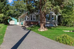 3 School St, Ronkonkoma, NY 11779 - Photo 2