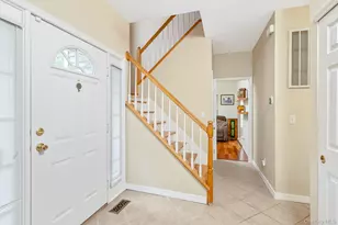 143 Paddington Cir, Smithtown, NY 11787 - Photo 4