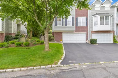 143 Paddington Circle, Smithtown, NY 11787 - Photo 2