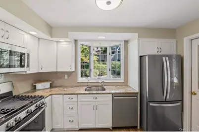 999 Knollwood Road, White Plains, NY 10603 - Photo 16