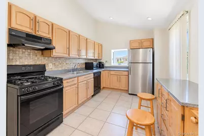 8 Norwalk Lane, Selden, NY 11784 - Photo 8