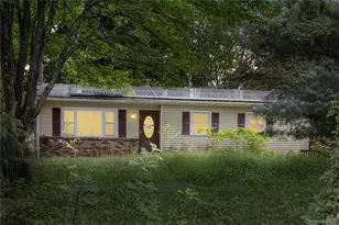 21 Elizabeth Dr, Hopewell Junction, NY 12533 - Photo 2