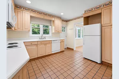 25 Manger Circle, Pelham, NY 10803 - Photo 16