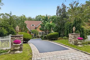 4 The Commons, Cold Spring Harbor, NY 11724 - Photo 2