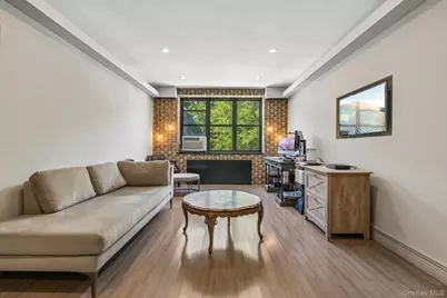 1 Town House Place #2L, Great Neck, NY 11021 - Photo 4
