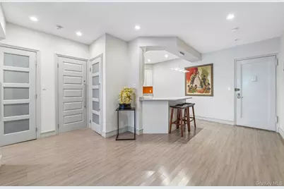 1 Town House Place #2L, Great Neck, NY 11021 - Photo 10