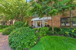 1 Town House Pl, Great Neck, NY 11021 - Photo 1