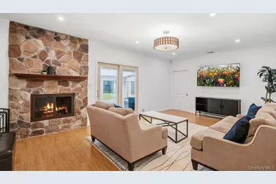 135 Hickman Street, Syosset, NY 11791 - Photo 10