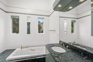135 Hickman St, Syosset, NY 11791 - Photo 20