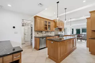 135 Hickman St, Syosset, NY 11791 - Photo 6