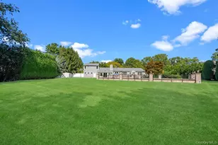 135 Hickman St, Syosset, NY 11791 - Photo 28