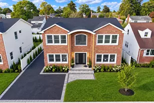 8 Fountain St, Hicksville, NY 11801 - Photo 2
