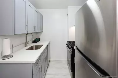 100 Clinton Avenue #2X, Mineola, NY 11501 - Photo 8