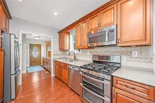 53 Thorne St, Patchogue, NY 11772 - Photo 14