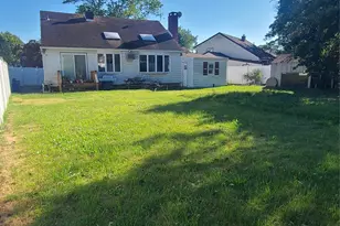 623 Nimrod Ct, North Babylon, NY 11703 - Photo 16