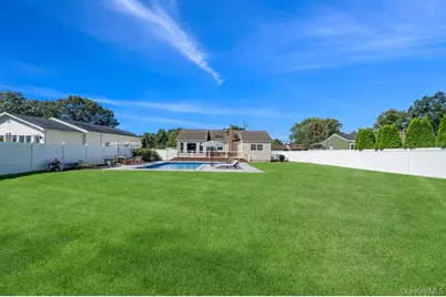 21 Seusing Boulevard, Ronkonkoma, NY 11779 - Photo 16