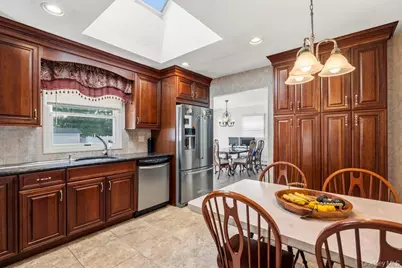 21 Seusing Boulevard, Ronkonkoma, NY 11779 - Photo 6