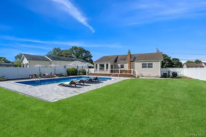 21 Seusing Boulevard, Ronkonkoma, NY 11779 - Photo 14