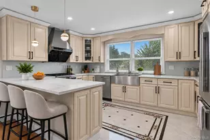 31 Colony Ln, Syosset, NY 11791 - Photo 6
