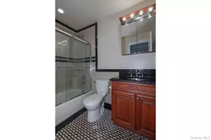 2705 Townhouse Dr, Coram, NY 11727 - Photo 8