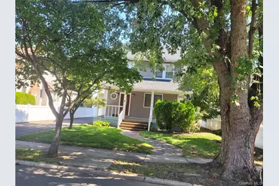 8 Rolling Street, Lynbrook, NY 11563 - Photo 2