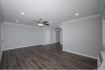 552 New Highway #2-1C, Hauppauge, NY 11788 - Photo 4