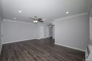 552 New Hwy, Hauppauge, NY 11788 - Photo 4