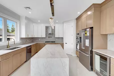 81 E End Avenue, Hicksville, NY 11801 - Photo 20