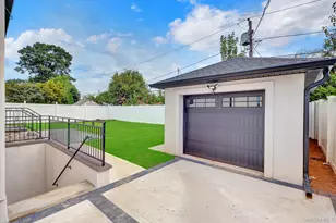81 East End Ave, Hicksville, NY 11801 - Photo 40