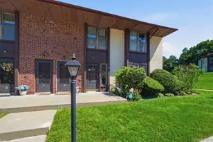 11 Juniper Ct, Selden, NY 11784 - Photo 4