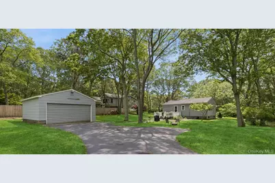28 The Trail, Hampton Bays, NY 11946 - Photo 2