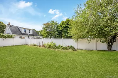 10 Brightside Avenue, Central Islip, NY 11722 - Photo 18