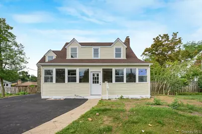336 W Seaman Avenue, Freeport, NY 11520 - Photo 2