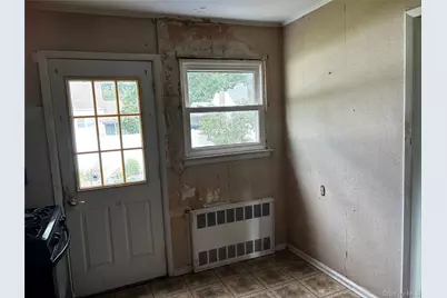 105 Rutledge Road, North Babylon, NY 11703 - Photo 12